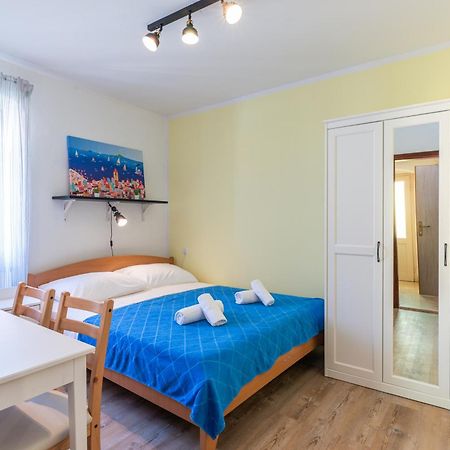 Rooms & Studio Apartments By The Way Baška Extérieur photo