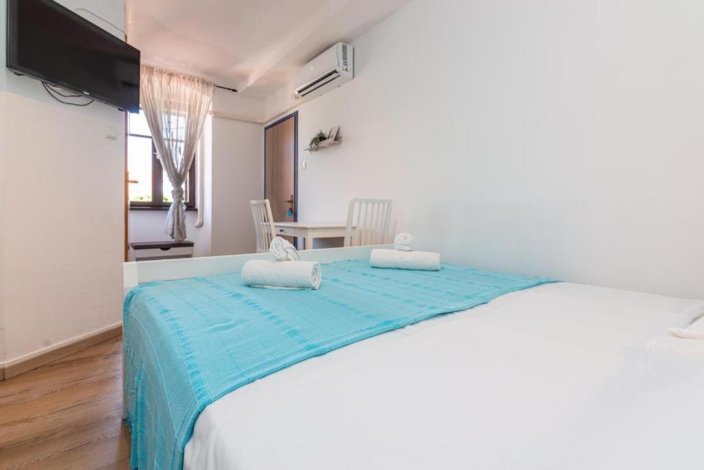Rooms & Studio Apartments By The Way Baška Extérieur photo