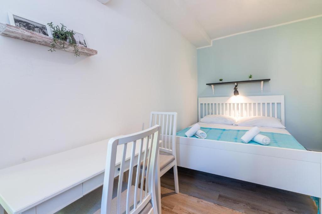 Rooms & Studio Apartments By The Way Baška Extérieur photo