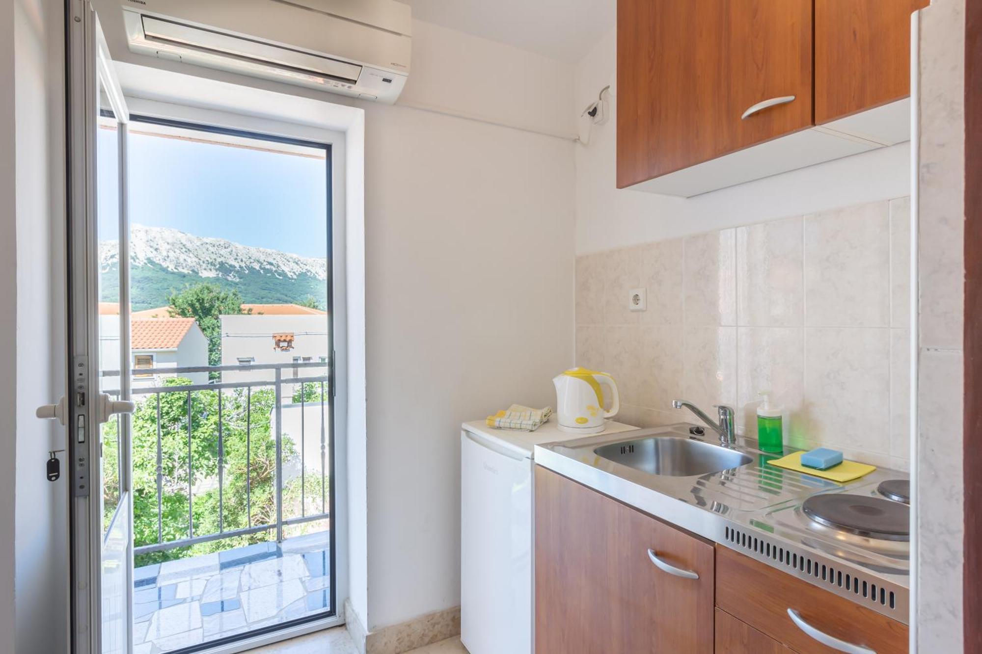 Rooms & Studio Apartments By The Way Baška Extérieur photo