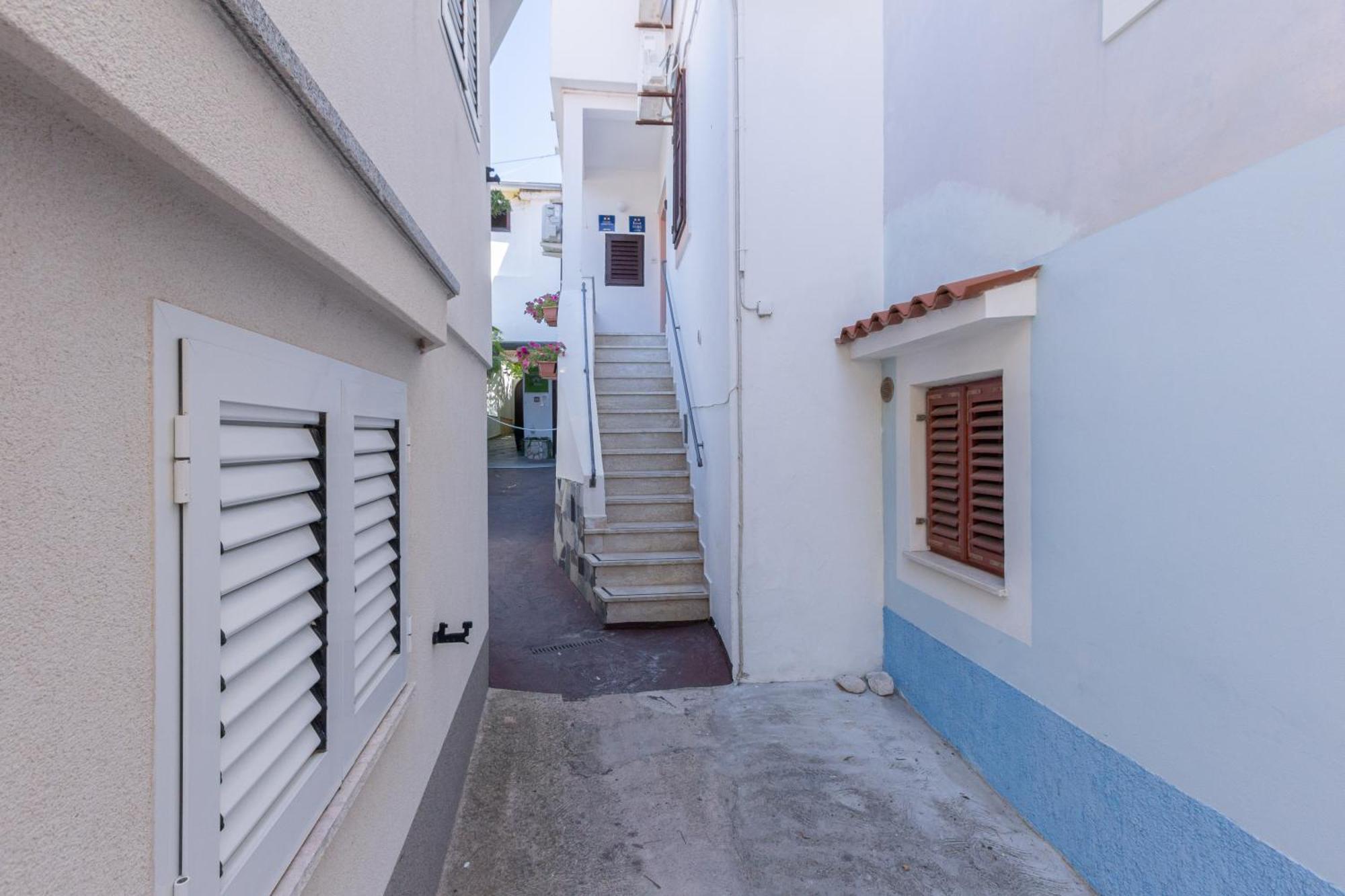 Rooms & Studio Apartments By The Way Baška Extérieur photo